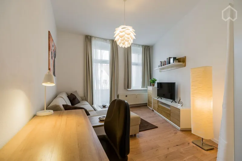 Schöne Wohnung in Adlershof mit großem Balkon — photo 1